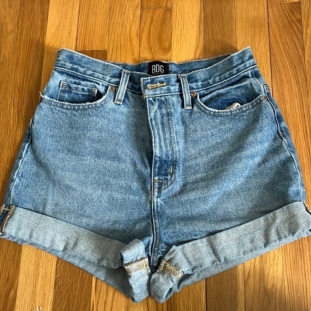 BDG Mom short High-rise size 27